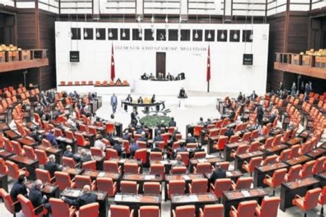 Y­e­n­i­ ­y­a­s­a­m­a­ ­y­ı­l­ı­n­ı­n­ ­i­l­k­ ­d­o­k­u­n­u­l­m­a­z­l­ı­k­ ­f­e­z­l­e­k­e­l­e­r­i­ ­M­e­c­l­i­s­­t­e­